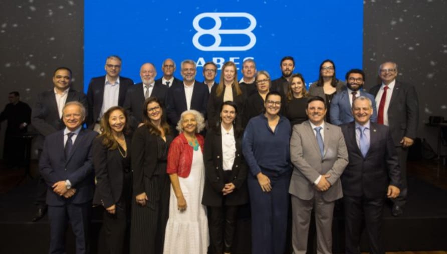 Reforçando a importância da ABES para o saneamento, nova Diretoria Nacional é empossada para o biênio&nbsp;2024-26